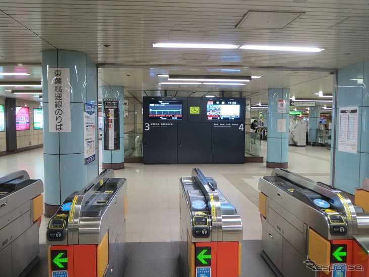 北習志野駅新京成線乗換口に設置された行先表示器。