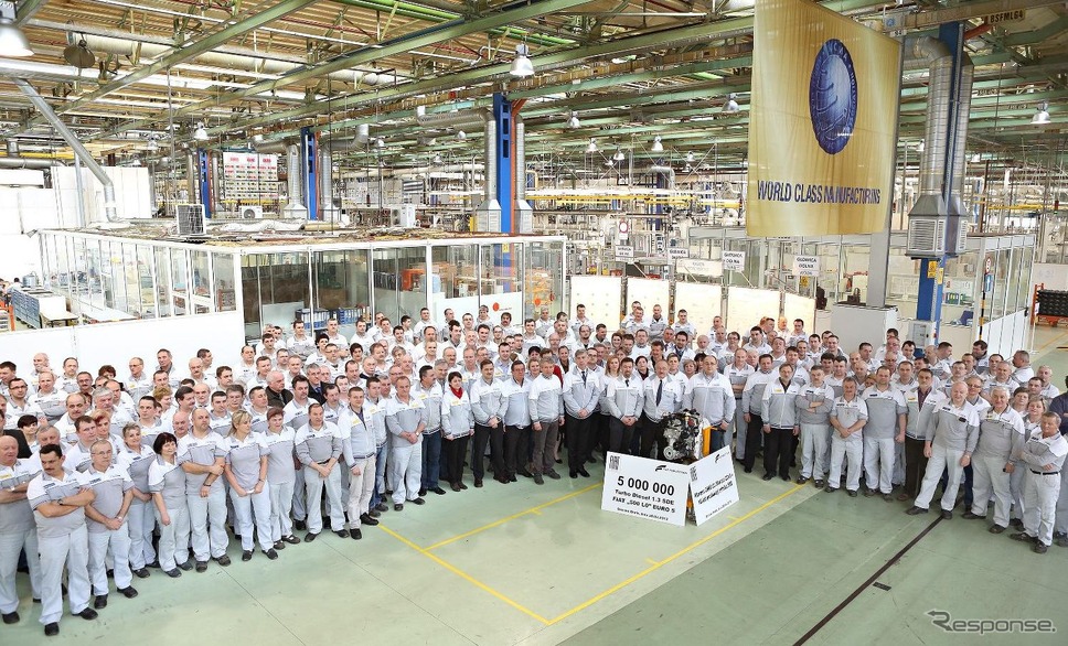 累計生産500万基目の1.3マルチジェットがラインオフしたフィアットのポーランドエンジン工場