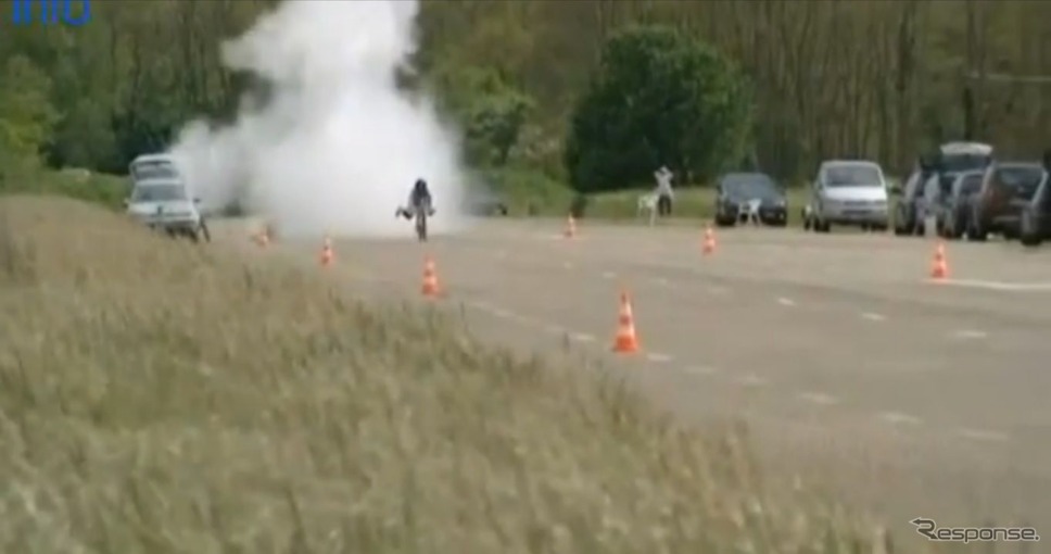 フランスで行われたロケット付き自転車による最高速チャレンジ