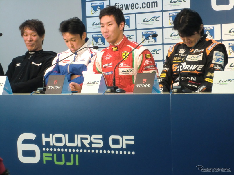 小林可夢偉（右から2人目）はマシントラブルで予選不出走、決勝最後尾スタートに（写真は前日＝金曜の日本人ドライバー集合会見）。