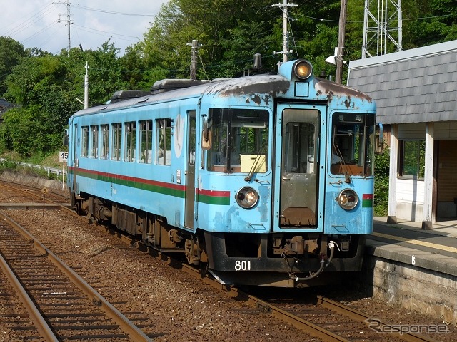 KTR宮津線で運転されているKTR800形。KTRは経営の悪化から上下分離方式を導入することになり、このほど民間運行会社の募集を始めた。