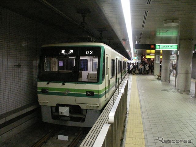 仙台市営地下鉄南北線の泉中央駅。南北線は2014年度からICカード「イクスカ」を導入する予定。