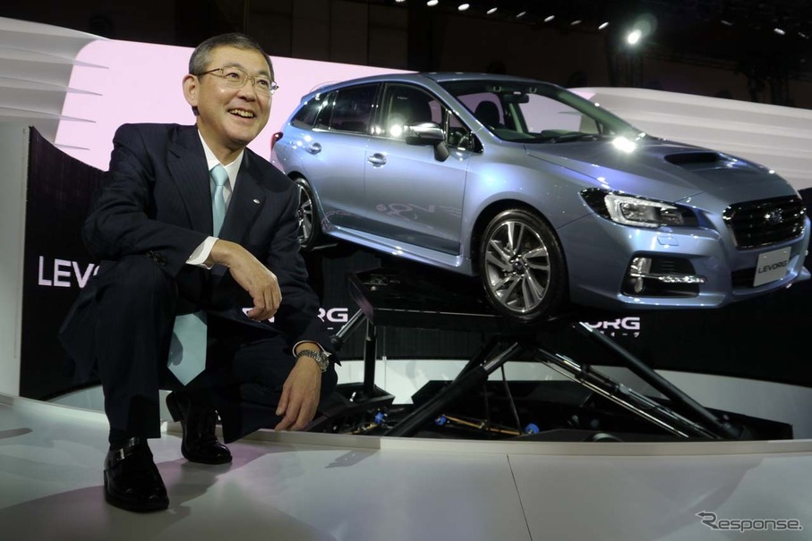 東京モーターショーのプレスイベントで「日本専用車として最新技術を注ぎ込んだ」と話す富士重工業代表取締役社長　吉永泰之氏