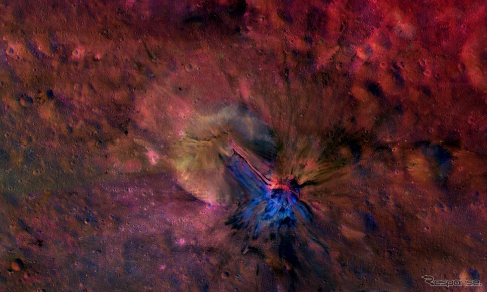 ドーン探査機が明らかにした小惑星ベスタ、アエリアクレーターのカラー画像