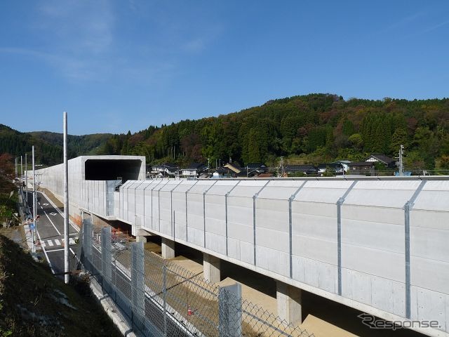 2015年春の長野～金沢間延伸開業が予定されている北陸新幹線には466億円が配分される。写真は新高岡～金沢間の新倶利伽羅トンネル。