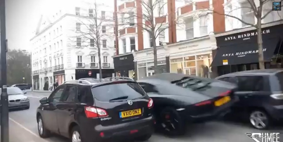 英国ロンドンで起きたランボルギーニ アヴェンタドールの事故の瞬間