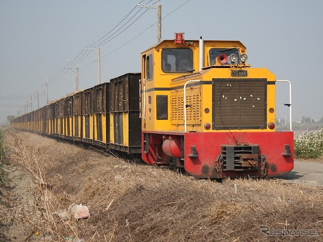 収穫したサトウキビを製糖工場に運ぶ、台湾糖業虎尾糖廠のサトウキビ鉄道。台湾で唯一となってしまった現役のサトウキビ鉄道だ。