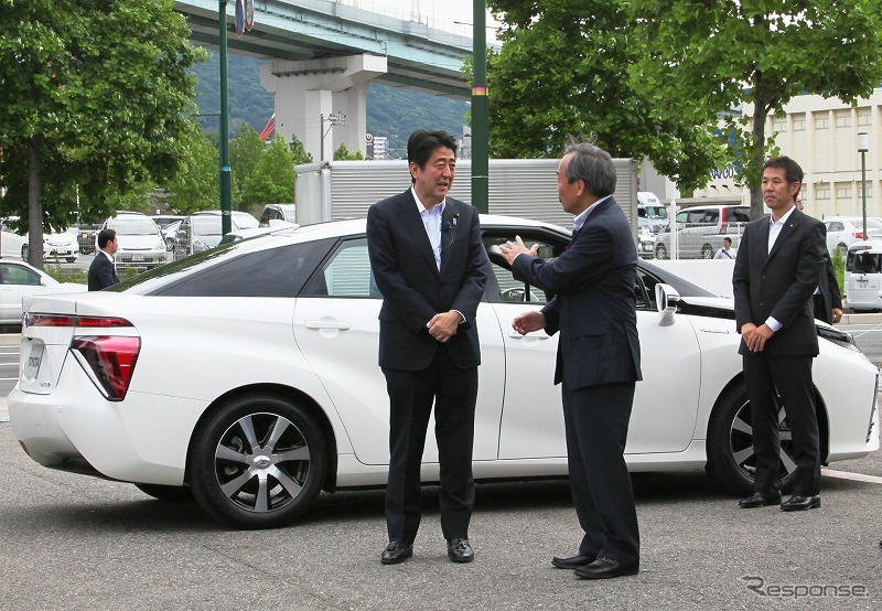 安倍首相とトヨタ自動車内山田会長