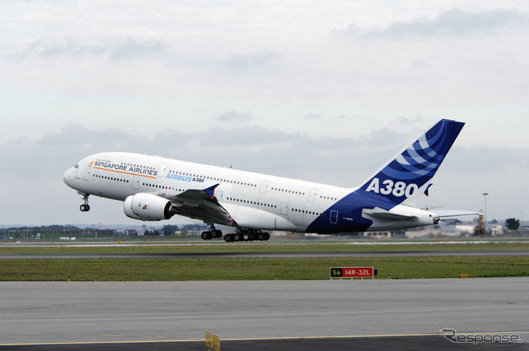 巨人機エアバス A380、世界デビュー