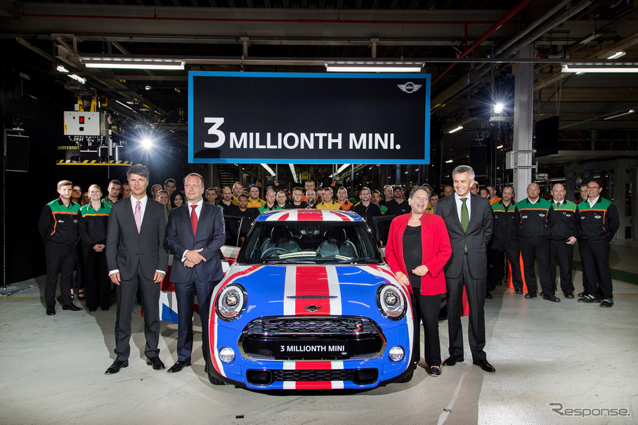 新世代MINIの累計生産300万台目となった5ドアハッチバック
