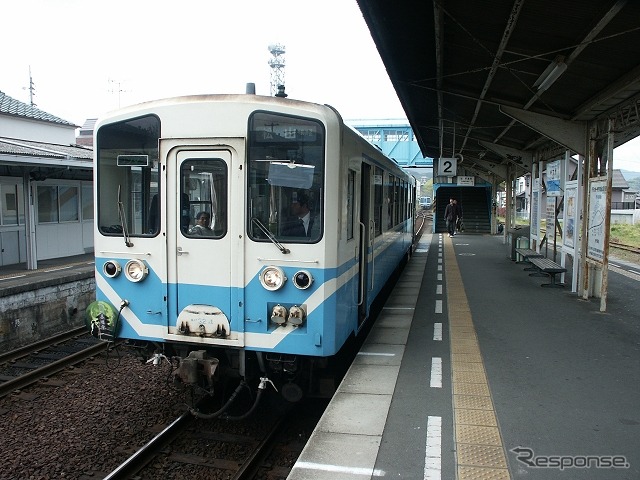 10月19日に開催される宇和島運転区の「ふれあい祭り」では、キハ32形を使った転車台での回転体験などが行われる。