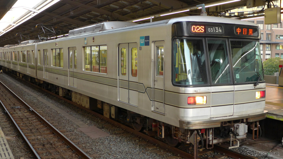 日比谷線は現在、1両の長さが18mの車両（写真）を使用しているが、2016年度から長さ20mの新型車両が投入される予定。このほど近畿車輛が東京メトロから新型車両を受注した。