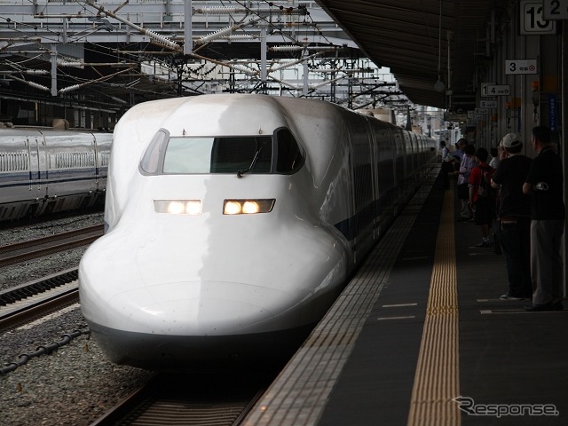 東海道新幹線の『こだま』グリーン車が格安料金で利用できる「こだま☆楽旅IC早特」は4月1日乗車分から通年発売に変更される。写真は『こだま』『ひかり』を中心に運用されている700系。