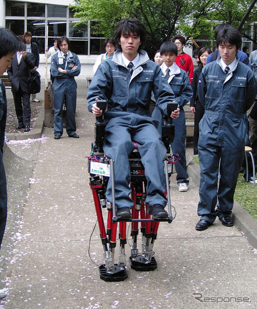 人間搭乗型二足歩行ロボット…屋外を歩行することの難しさ