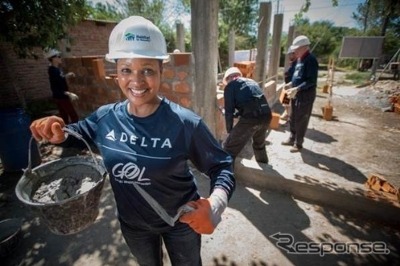 デルタ航空の社員ボランティア、ブエノスアイレスで家を建てる（1）