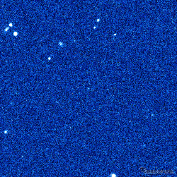 ハワイ現地時間2015年5月20日午前4時23分撮影の画像。中心に写っている点が小惑星（162173）1999 JU3 で、周囲には銀河や恒星がいくつも写っている。