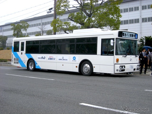 大型路線低床型電気バス