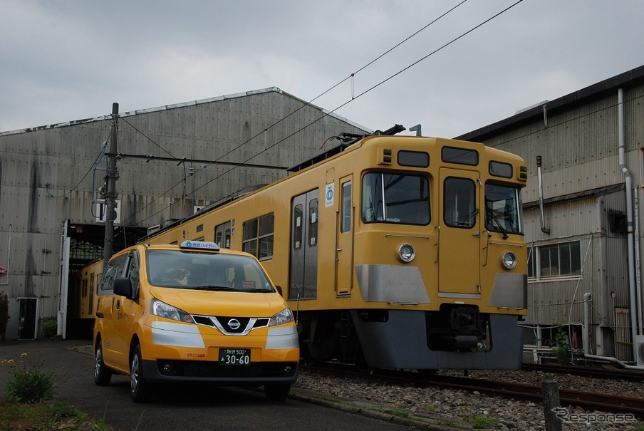 西武ハイヤーは西武鉄道の黄色い電車（右）に似せた「幸運の黄色いタクシー」（左）を7月から運行する。