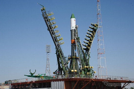 射点に立ったプログレス補給船（60P）を搭載したソユーズロケット