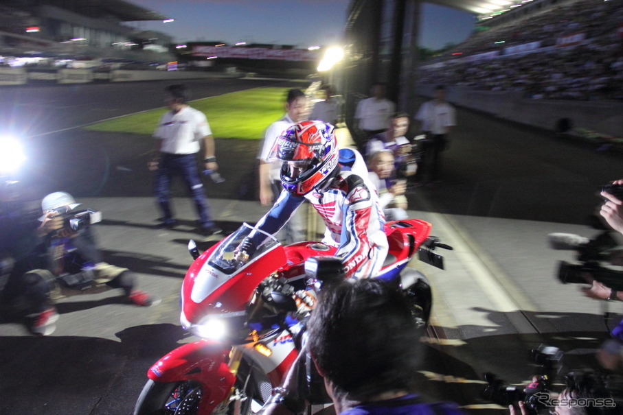 2015鈴鹿8耐前夜祭の様子