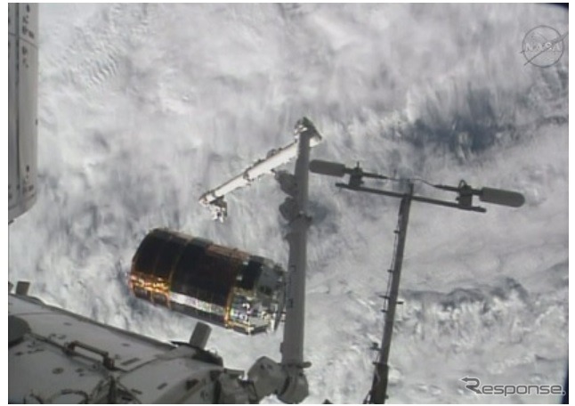 ISSのロボットアームから放出された「こうのとり」5号機