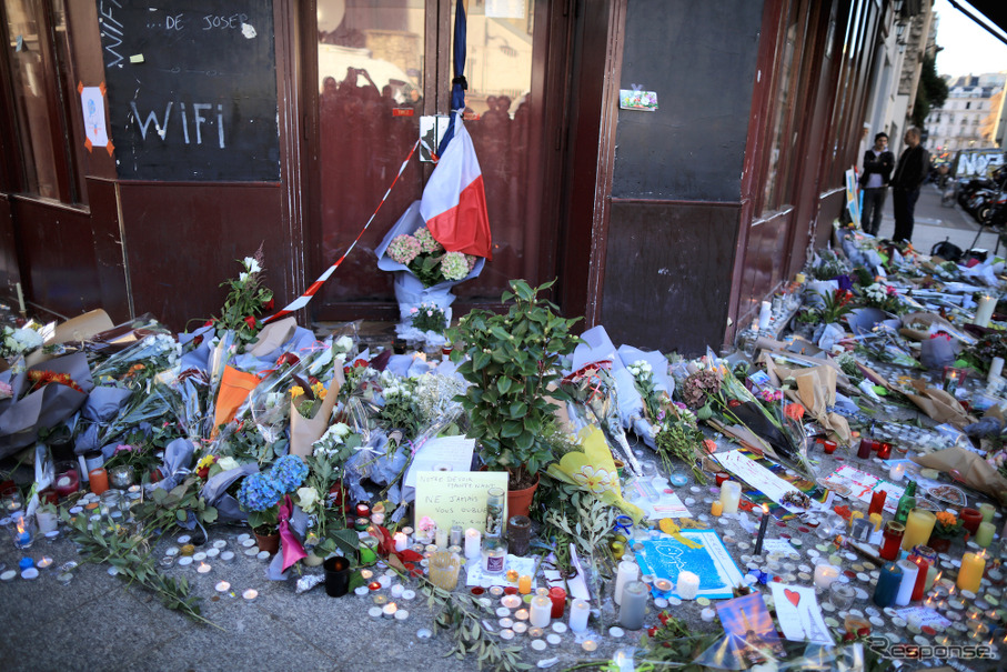 11月13日夜（日本時間14日早朝）にパリ中心部のコンサートホールやサッカー場など6か所を標的とした同時多発テロ事件が発生した