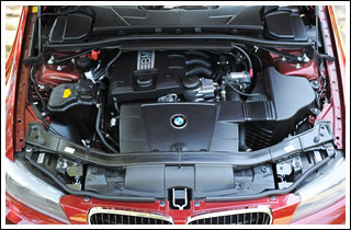 BMW 320iに搭載される2リットル直列4気筒エンジン