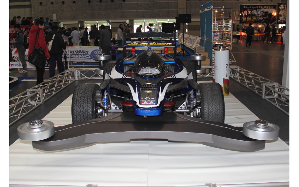 大阪オートメッセ16 タミヤ公式の 実車版ミニ四駆 登場 巨大乾電池も 2枚目の写真 画像 レスポンス Response Jp 大阪オートメッセ16 タミヤ公式の 実車版ミニ四駆 登場 巨大乾電池も 2枚目の写真 画像 レスポンス Response Jp