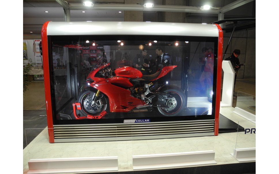 東京モーターサイクルショー16 プレス工業の透明なバイクガレージ 10月発売で価格は250万円 1枚目の写真 画像 レスポンス Response Jp 東京モーターサイクルショー16 プレス工業の透明なバイクガレージ 10月発売で価格は250万円 1枚目の写真 画像 レスポンス Response Jp
