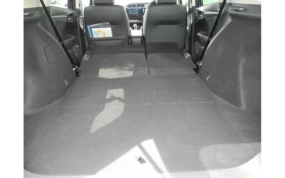 ホンダ シャトル で6泊7日の車中泊 フルフラットでぐっすり睡眠 2枚目の写真 画像 レスポンス Response Jp