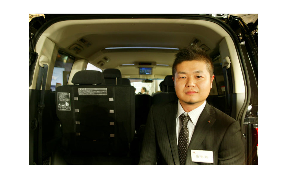 三菱 デリカd 5 発表 リブボーンフレームを意識した造形 3枚目の写真 画像 レスポンス Response Jp