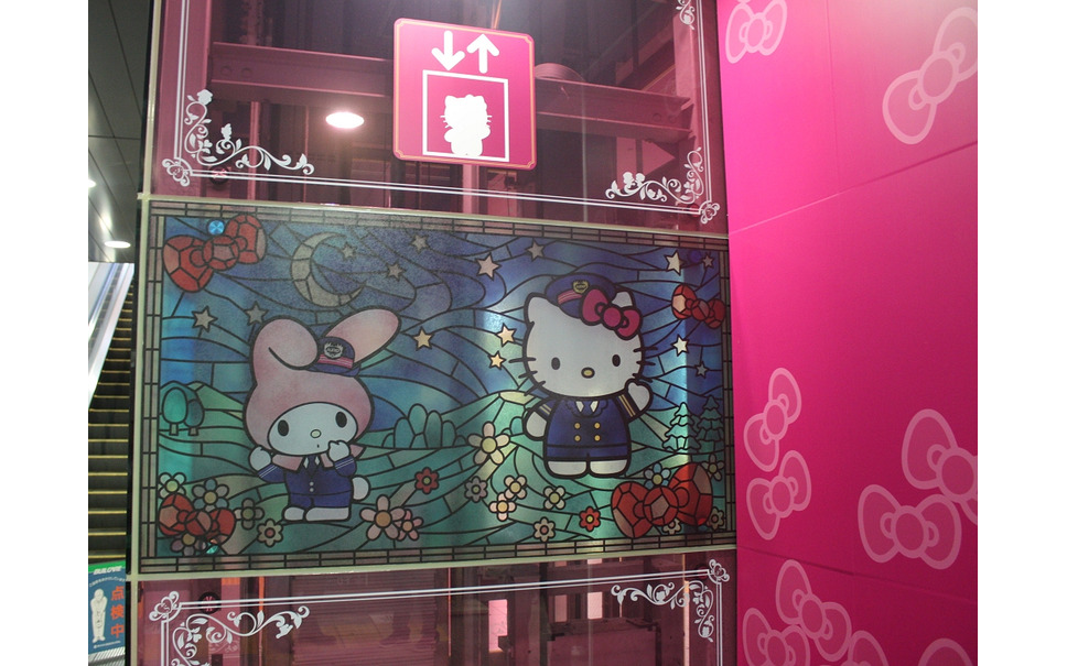 京王多摩センター駅にサンリオキャラの巨大ステンドグラス 装飾工事が完了 13枚目の写真 画像 レスポンス Response Jp 京王多摩センター駅にサンリオキャラの巨大ステンドグラス 装飾工事が完了 13枚目の写真 画像 レスポンス Response Jp