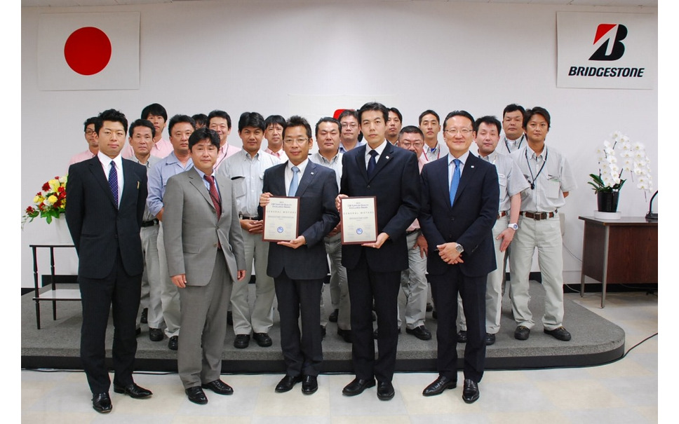 ブリヂストン 鳥栖工場と彦根工場がgmのサプライヤー賞を初受賞 1枚目の写真 画像 レスポンス Response Jp ブリヂストン 鳥栖工場と彦根工場がgmのサプライヤー賞を初受賞 1枚目の写真 画像 レスポンス Response Jp