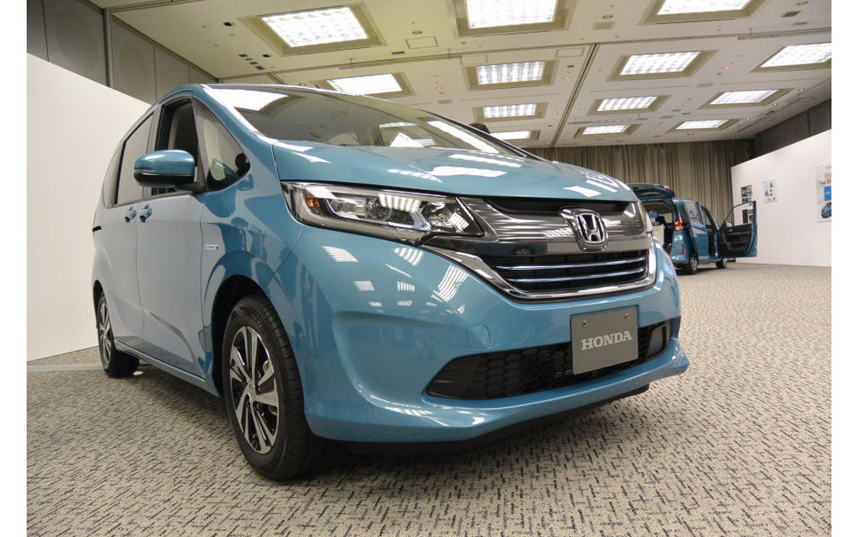 ホンダ フリード 新型 開発責任者 2列目が狭いという声を払しょくするパッケージング 2枚目の写真 画像 レスポンス Response Jp ホンダ フリード 新型 開発責任者 2列目が狭いという声を払しょくするパッケージング 2枚目の写真 画像 レスポンス Response Jp