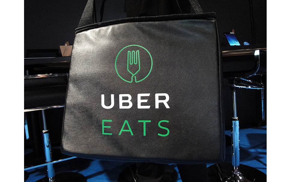 UberEATS】有名店メニューを自転車・バイクで運ぶ配達員、ギャラが気に 