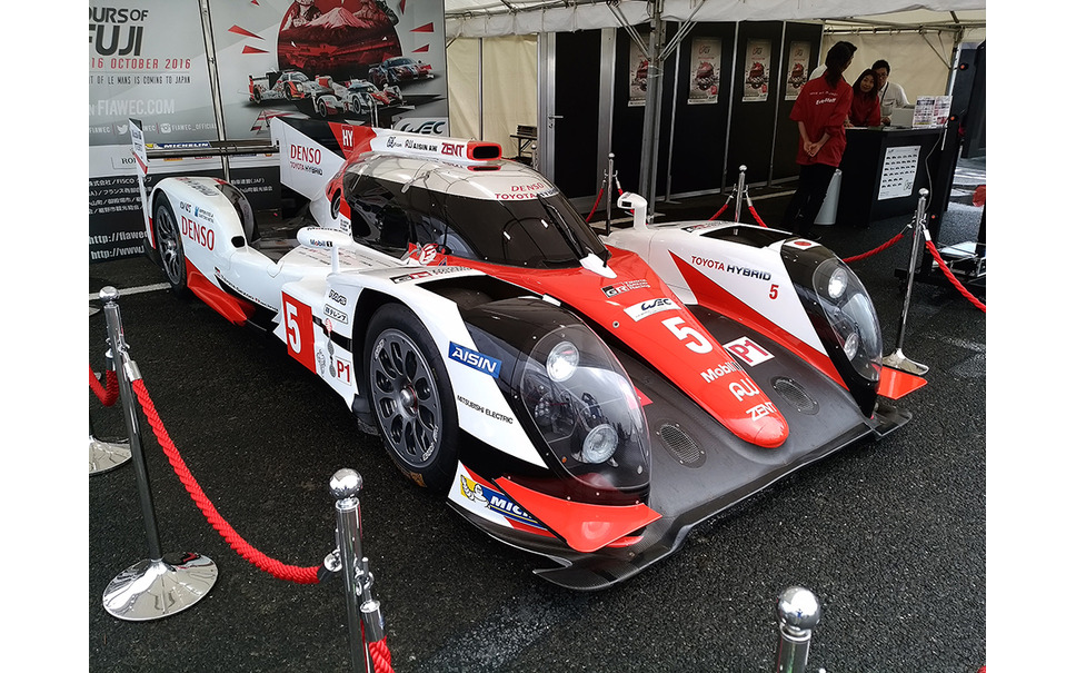 東京モーターフェス16 富士6時間耐久マシン Ts050 Hybrid の横に 特別価格 8500円 3枚目の写真 画像 レスポンス Response Jp
