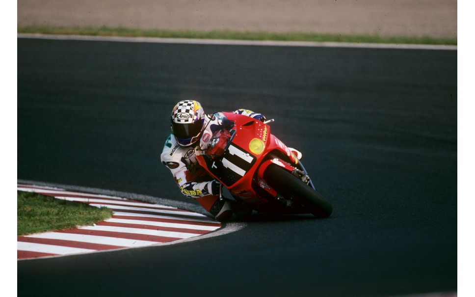 鈴鹿ファン感謝デー17 8耐歴代優勝マシン 5台がデモ走行を披露 1枚目の写真 画像 レスポンス Response Jp 鈴鹿ファン感謝デー17 8耐歴代優勝マシン 5台がデモ走行を披露 1枚目の写真 画像 レスポンス Response Jp