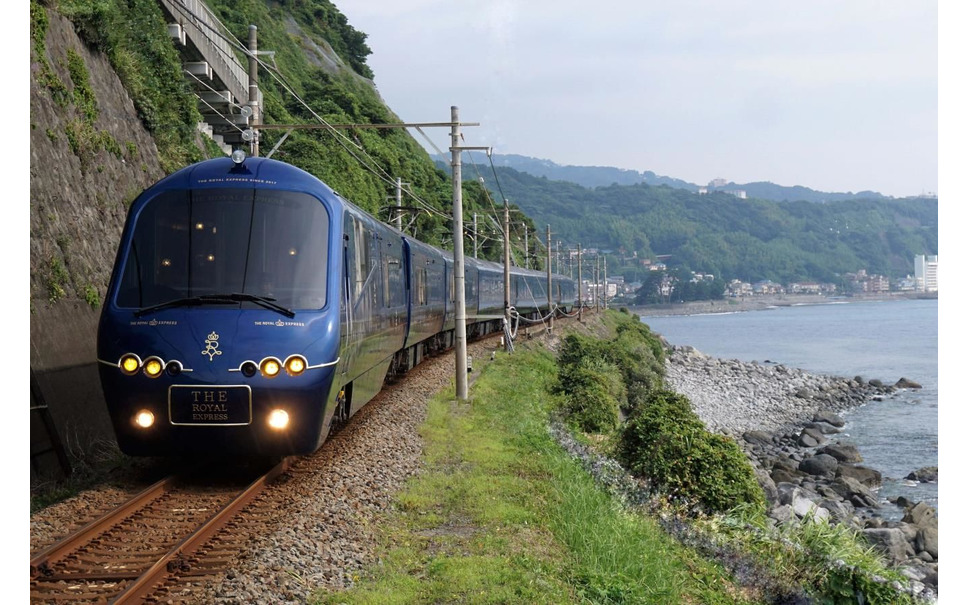 夏休み ロイヤル 観光列車が伊豆急線内のみで特別運行 料理監修者も同乗 1枚目の写真 画像 レスポンス Response Jp 夏休み ロイヤル 観光列車が伊豆急線内のみで特別運行 料理監修者も同乗 1枚目の写真 画像 レスポンス Response Jp