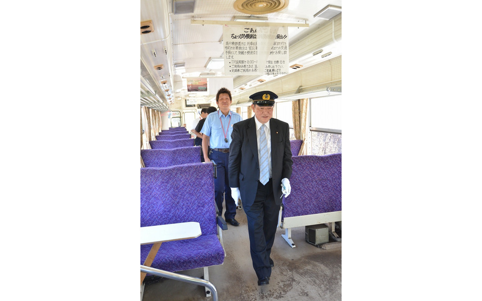 石破氏 人生初の列車運転体験を満喫 高千穂あまてらす鉄道 5枚目の写真 画像 レスポンス Response Jp 石破氏 人生初の列車運転体験を満喫 高千穂あまてらす鉄道 5枚目の写真 画像 レスポンス Response Jp