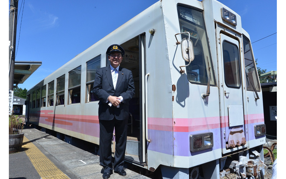 石破氏 人生初の列車運転体験を満喫 高千穂あまてらす鉄道 6枚目の写真 画像 レスポンス Response Jp 石破氏 人生初の列車運転体験を満喫 高千穂あまてらす鉄道 6枚目の写真 画像 レスポンス Response Jp