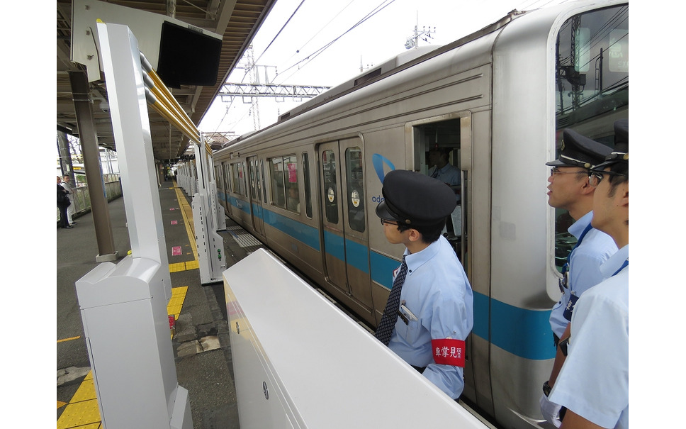 上下移動ホームドア 改良型 が登場 小田急線の駅で実証実験始まる 8枚目の写真 画像 レスポンス Response Jp