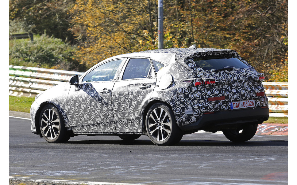 トヨタ プリウスa がクロスオーバーに変身 次期型スクープ 8枚目の写真 画像 レスポンス Response Jp