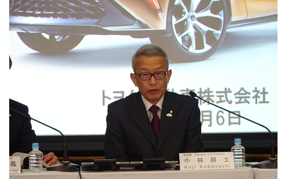トヨタ 小林副社長 為替等除くと営業減益なのでバツ 通期純利益は過去最高に上方修正 1枚目の写真 画像 レスポンス Response Jp