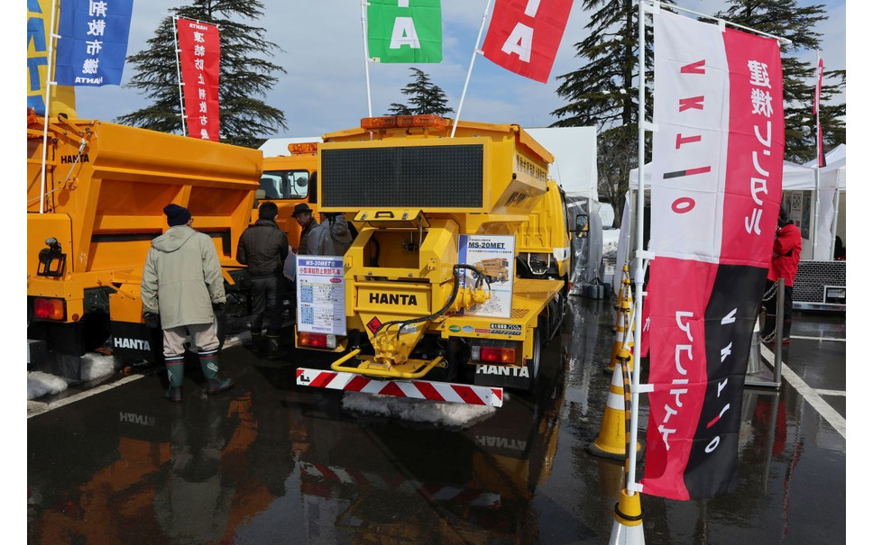 電動式凍結防止剤散布車の利便性 ゆきみらい18 In 富山 2枚目の写真 画像 レスポンス Response Jp