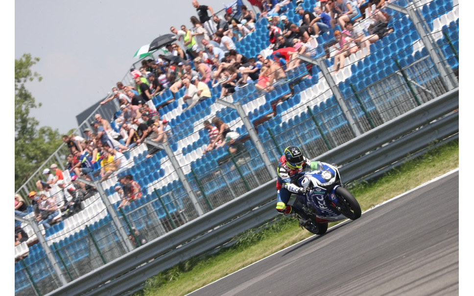 ルマン勝者f C C Tsr Honda France 対 ボルドール勝者gmt94 Yamaha 雌雄はドイツ 鈴鹿8耐で 3枚目の写真 画像 レスポンス Response Jp ルマン勝者f C C Tsr Honda France 対 ボルドール勝者gmt94 Yamaha 雌雄はドイツ 鈴鹿8耐で 3枚目の写真 画像 レスポンス Response Jp