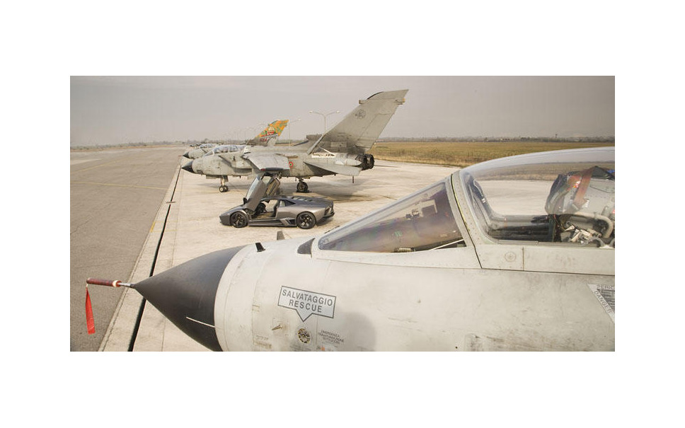 ランボルギーニ レヴェントン と戦闘機 どちらが速い 3枚目の写真 画像 レスポンス Response Jp