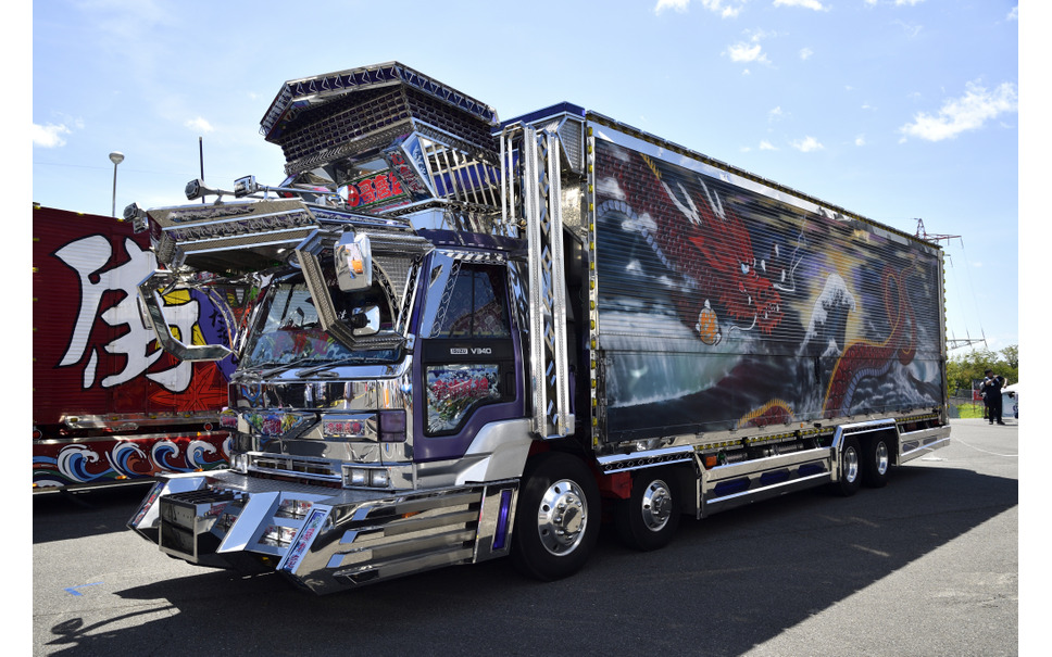 レース以外も楽しめる 鈴鹿10時間耐久 泡トラやデコトラ 肉耐 も 28枚目の写真 画像 レスポンス Response Jp