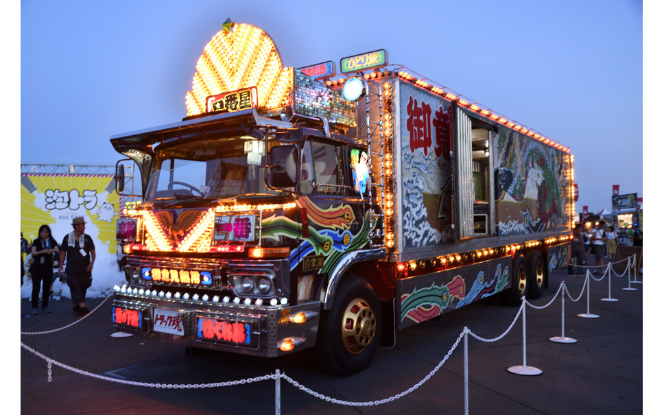 レース以外も楽しめる 鈴鹿10時間耐久 泡トラやデコトラ 肉耐 も 42枚目の写真 画像 レスポンス Response Jp