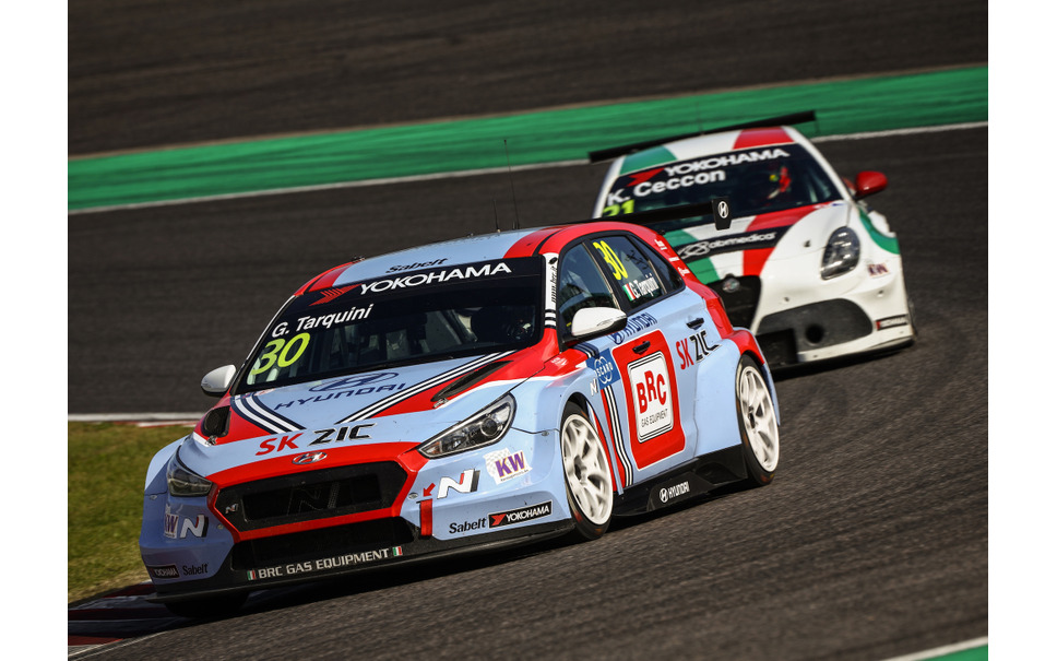 Wtcr 鈴鹿 決勝3レースはアルファ Vw ヒュンダイが勝利を分け合う 56歳タルクィーニが王座に向け前進 6枚目の写真 画像 レスポンス Response Jp