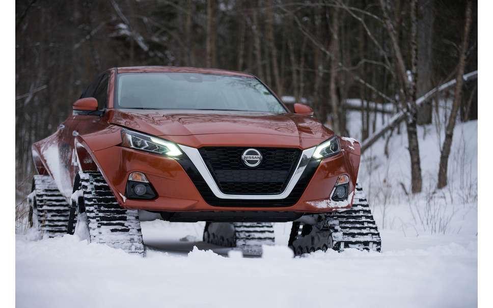 日産のファミリーセダンが雪上車に変身 大胆ワイドボディにクローラ装着 4枚目の写真 画像 レスポンス Response Jp 日産のファミリーセダンが雪上車に変身 大胆ワイドボディにクローラ装着 4枚目の写真 画像 レスポンス Response Jp